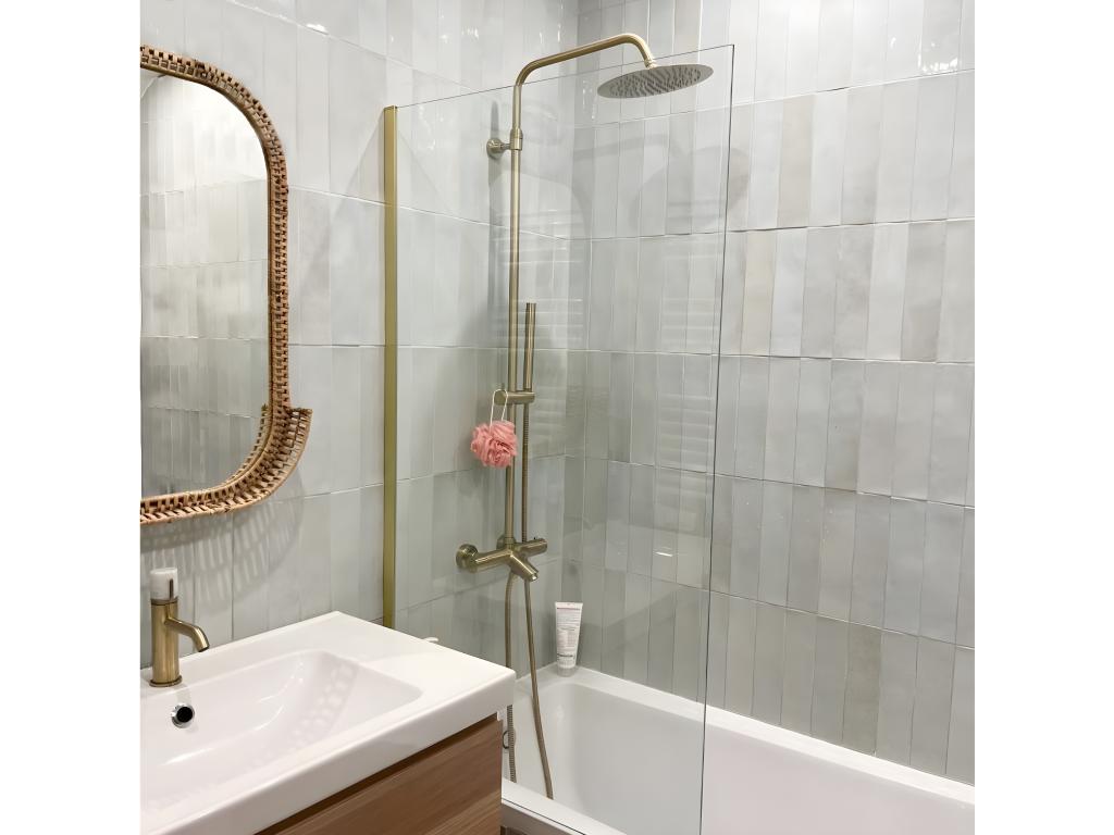 Ventoriq II 250 thermostatic bath-shower column, brushed gold - Ventoriq QFIP61760